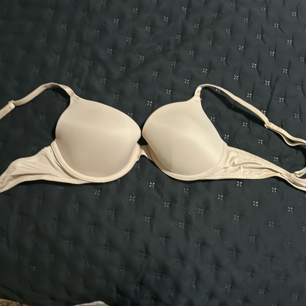 PINK Wear Everywhere t-shirt bra 36b